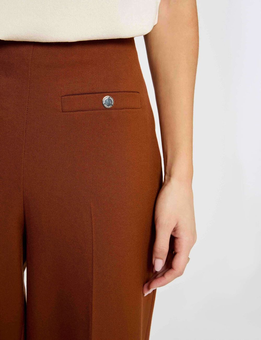 Pantal&oacute;n ancho de tiro alto marr&oacute;n co&ntilde;ac mujer