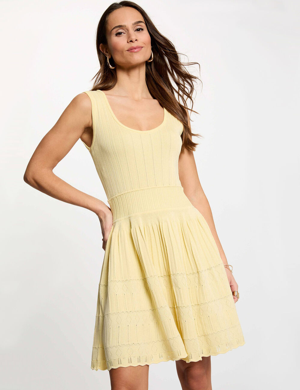 Vestido corto de punto con cuello v amarillo pastel mujer