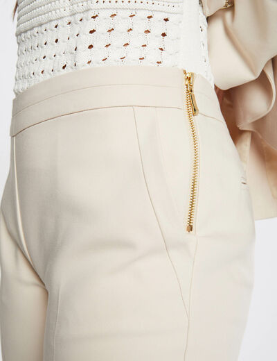 Pantalón cigarette estilo corto marfil mujer