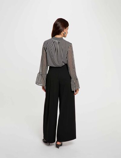 Camiseta con cuello lazada negro mujer