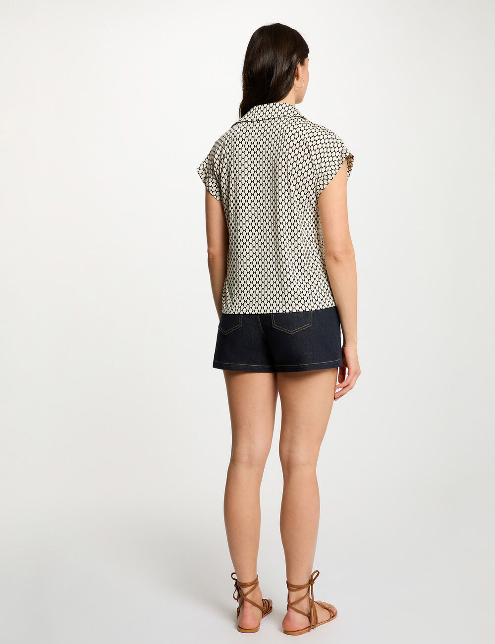 Camisa satinada con cuello vuelto marfil mujer