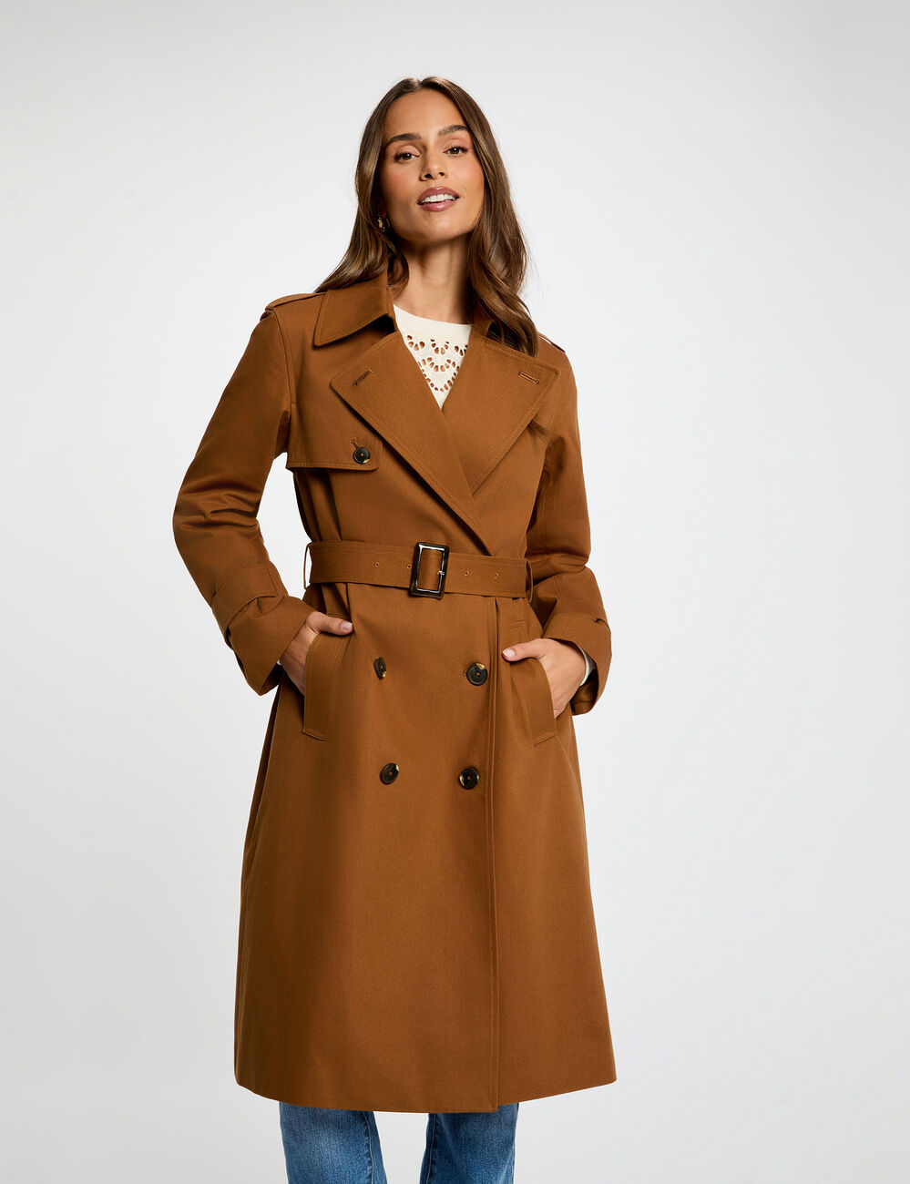 Trench largo con cuello sastre marr&oacute;n co&ntilde;ac mujer