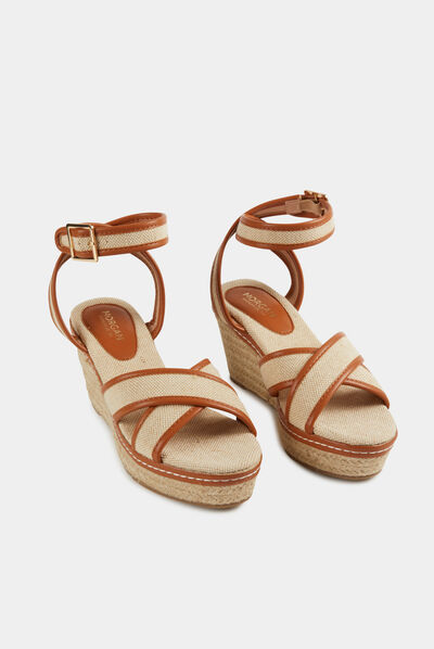 Sandalias plataformas efecto trenzado beige mujer