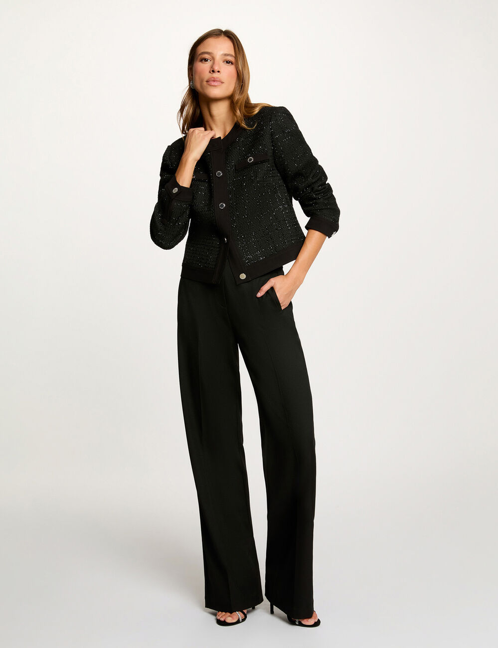 Chaqueta corta entallada negro mujer