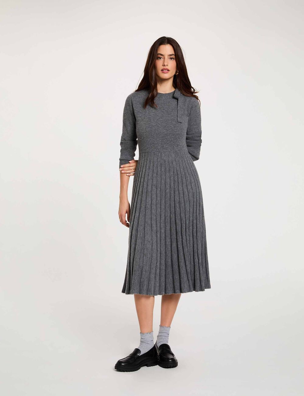Vestido de punto plisado gris claro mujer
