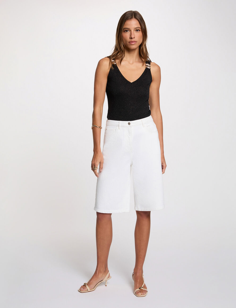 Camiseta ajustada cuello v negro mujer