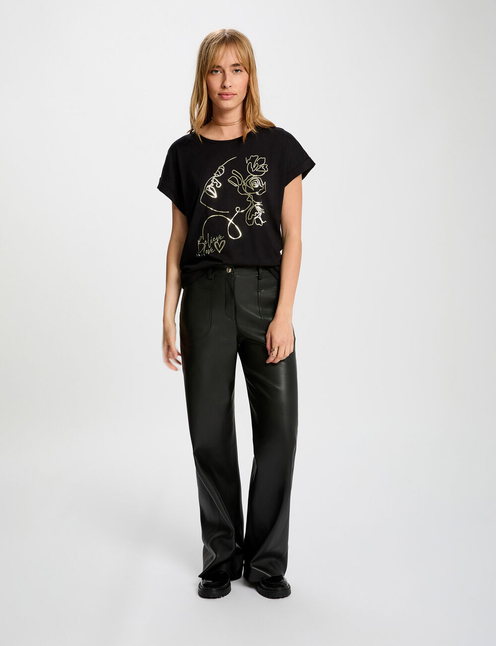 Camiseta recta con cuello redondo negro mujer