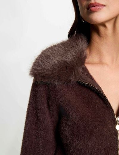 Chaqueta con cuello de piel marr&oacute;n oscuro mujer