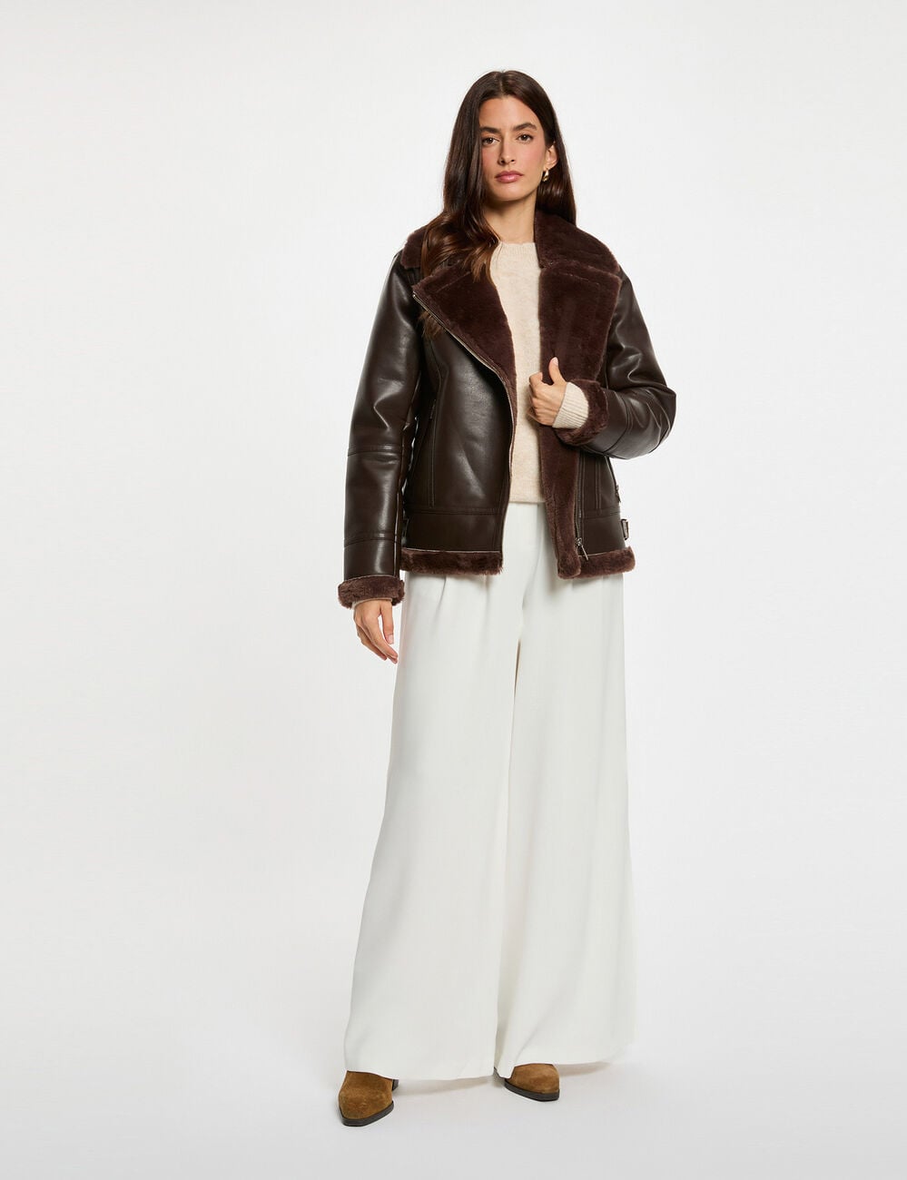 Chaqueta oversize de cuero sint&eacute;tico marr&oacute;n oscuro mujer