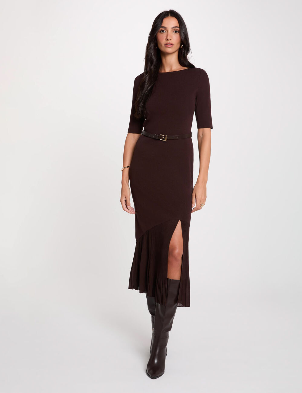 Vestido de punto con cintur&oacute;n marr&oacute;n oscuro mujer