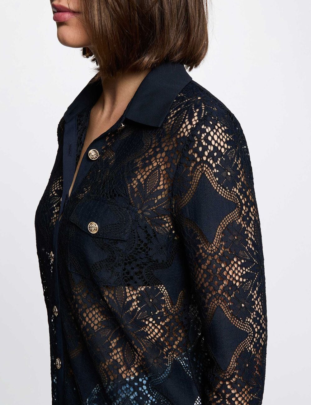 Camisa de encaje con cuello vuelto azul marino mujer