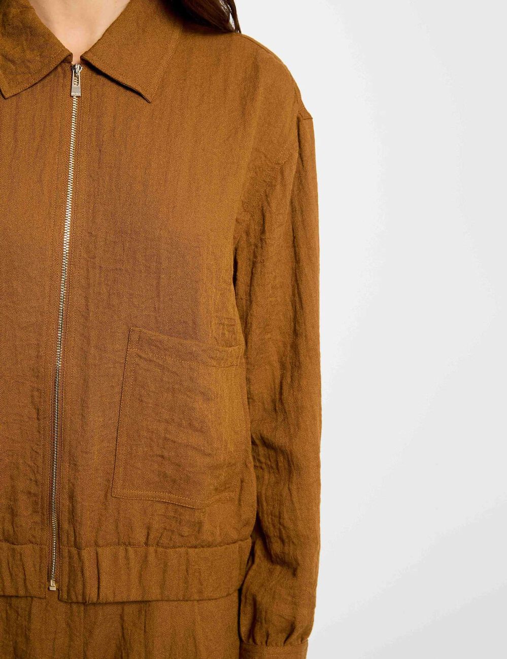 Chaqueta oversize plisada c&aacute;mel mujer