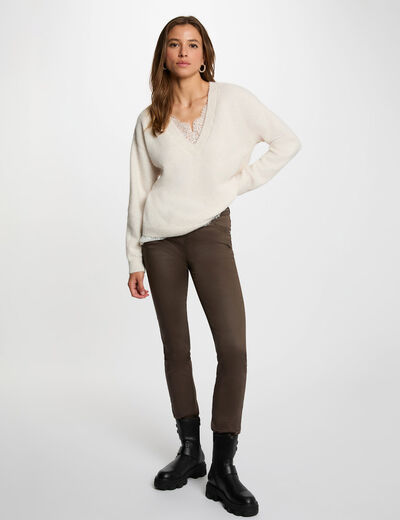 Pantal&oacute;n slim efecto mojado topo mujer