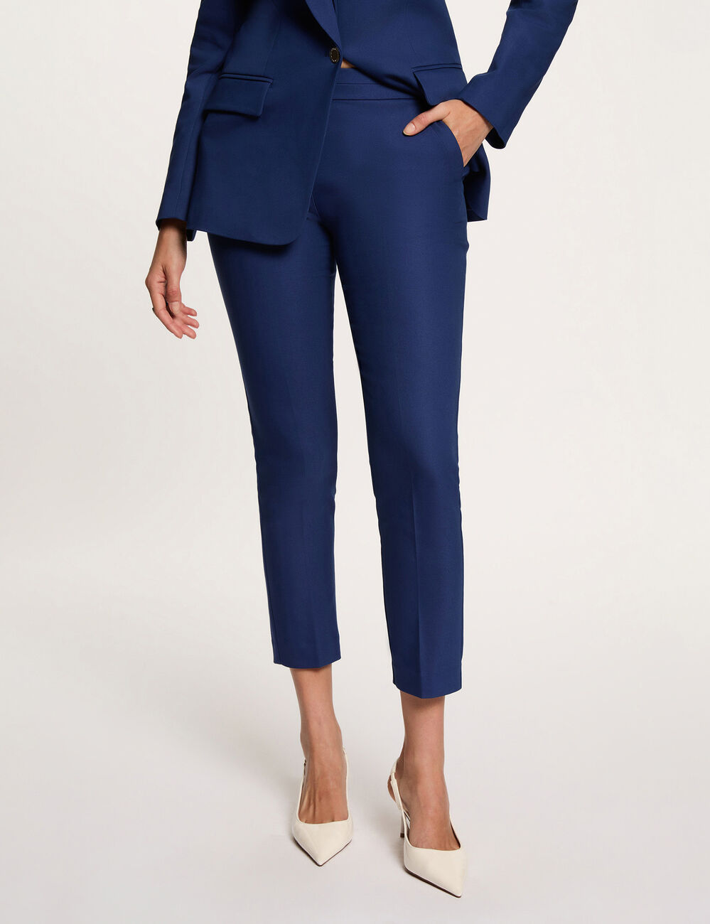 Pantal&oacute;n cigarette estilo corto azul marino mujer