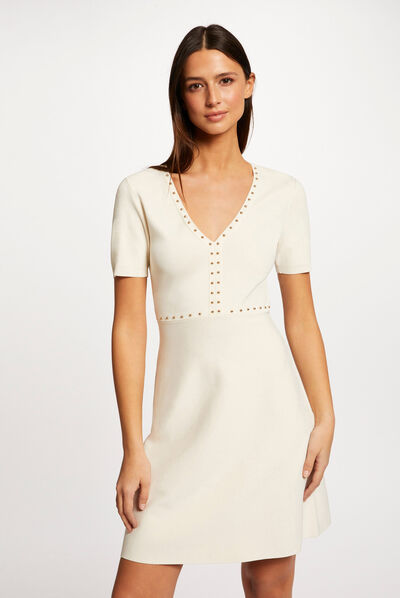 Vestido de punto ajustado con tachuelas crudo medio mujer
