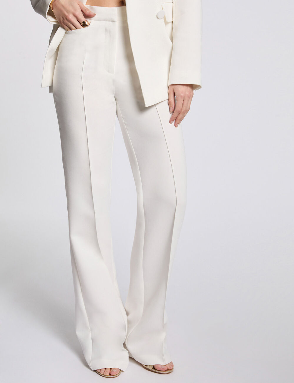 Pantalón boot-cut talle alto blanco mujer