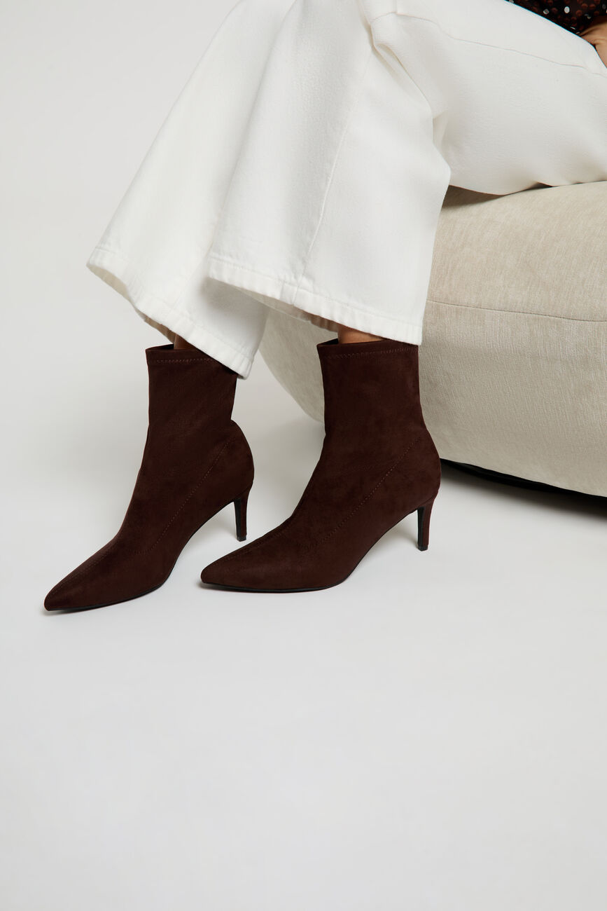 Bota de antelina marr&oacute;n oscuro mujer