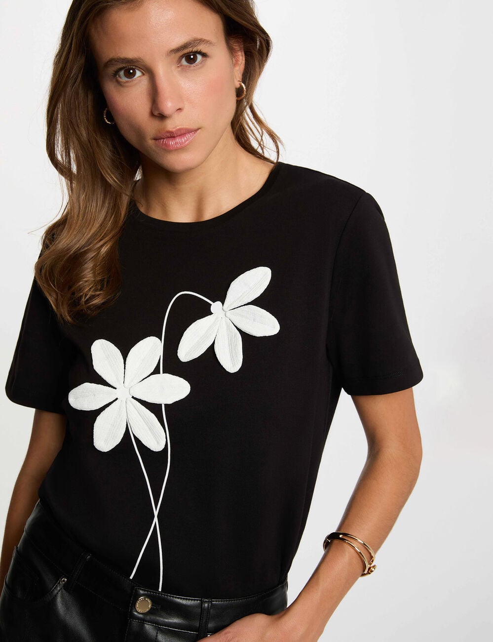 Camiseta recta cuello redondo negro mujer