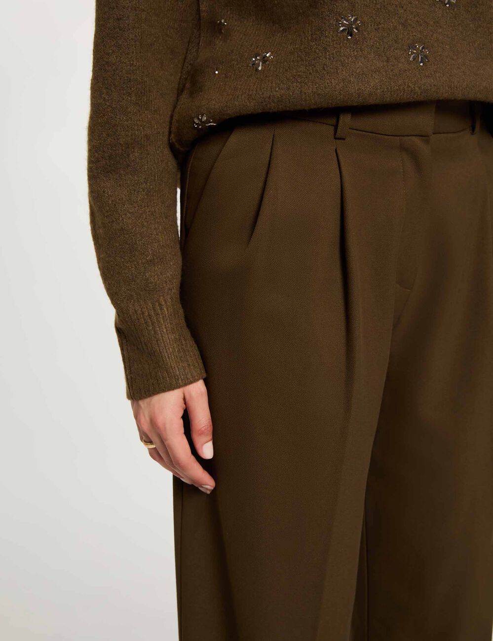 Pantal&oacute;n ancho de tiro alto verde caqui mujer