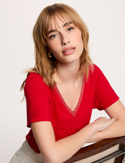 Camiseta con cuello en v con perlas rojo mujer