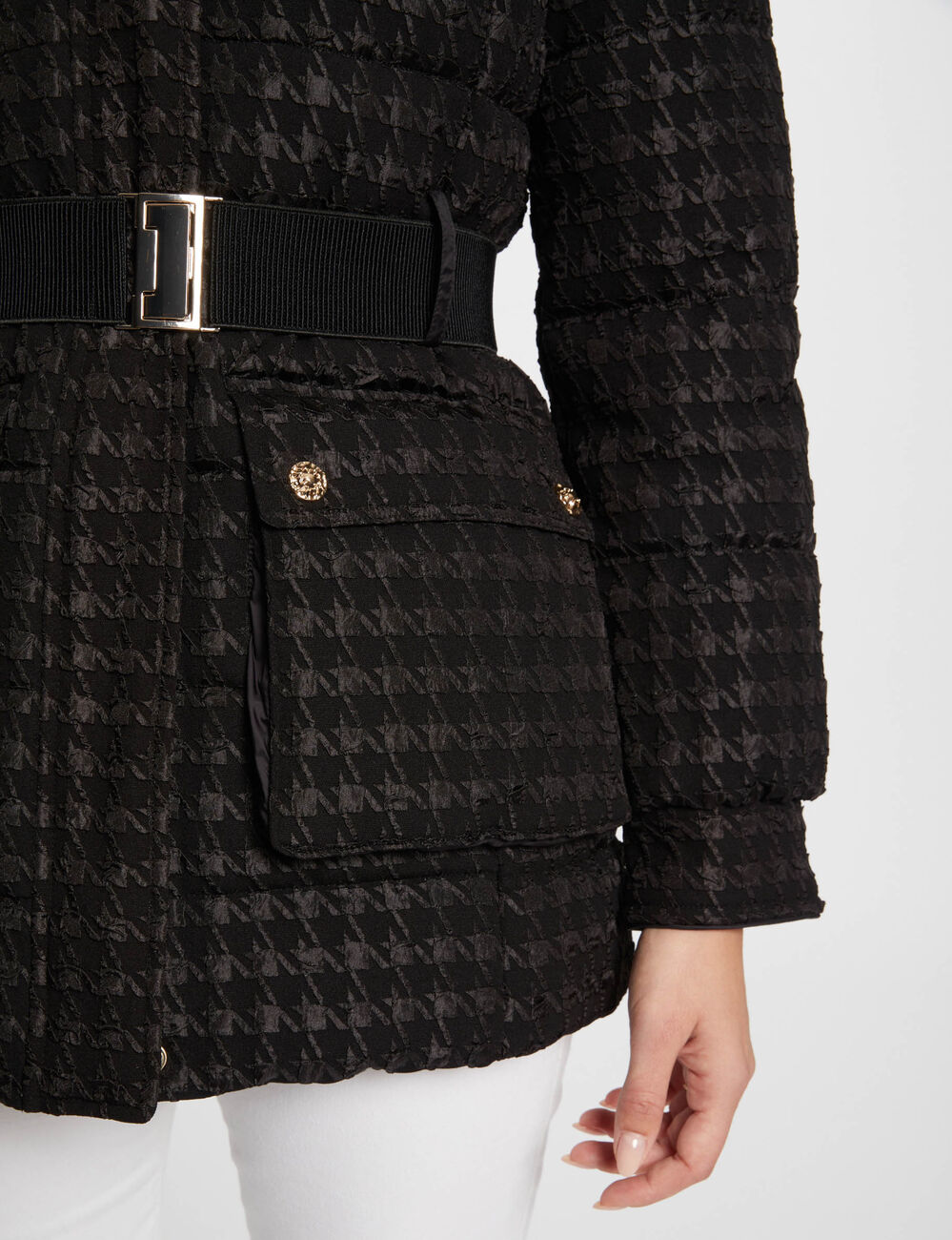 Plumón estampado pata de gallo negro mujer