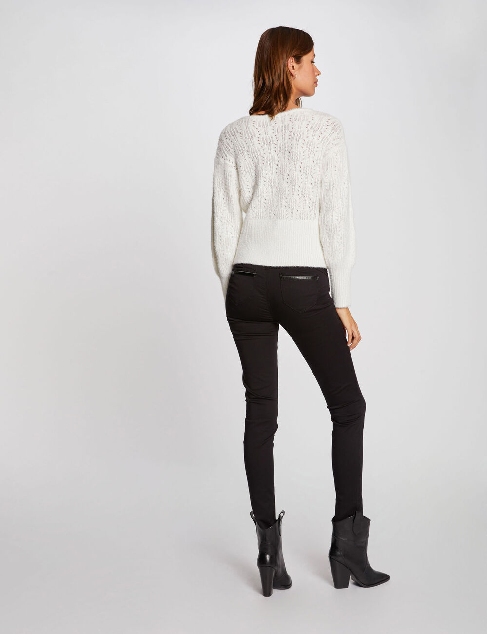 Pantal&oacute;n slim satinado negro mujer