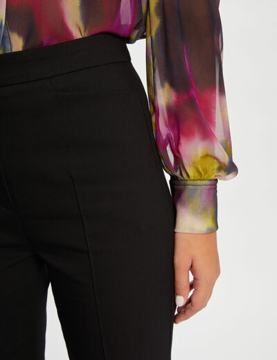 Pantalón city flare con pinzas negro mujer