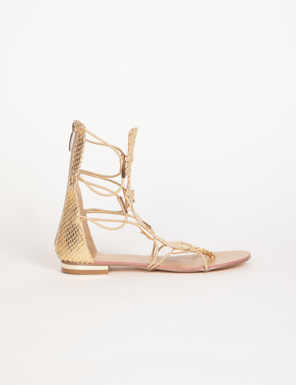 Sandalias estilo gladiador efecto pit&oacute;n dorado mujer