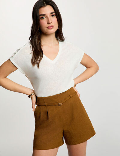 Pantal&oacute;n corto de tiro alto c&aacute;mel mujer