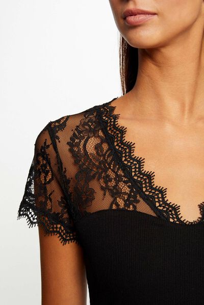 Camiseta manga corta con encaje negro mujer