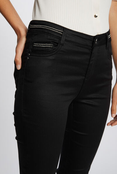 Pantalón slim efecto mojado negro mujer