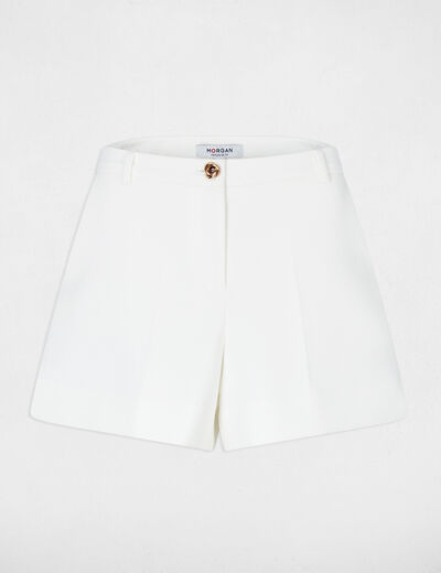 Pantal&oacute;n corto con bot&oacute;n decorativo blanco mujer