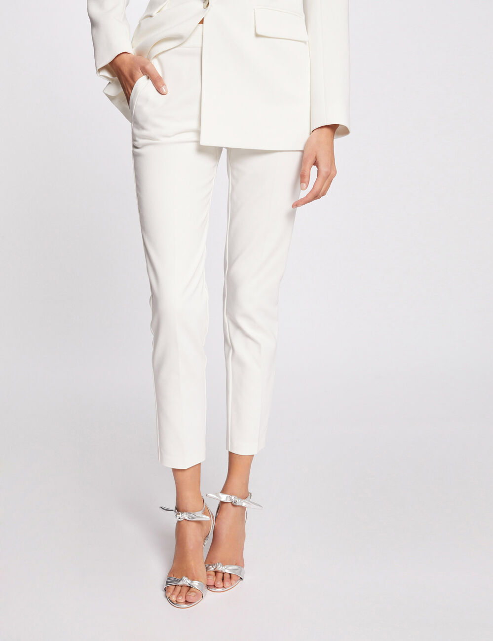 Pantalón cigarette estilo corto marfil mujer