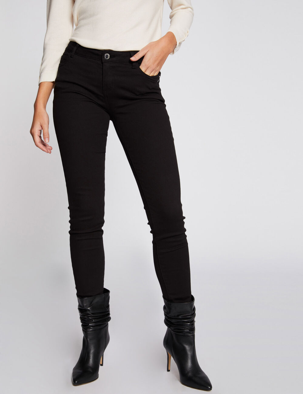 Pantal&oacute;n skinny talle bajo negro mujer