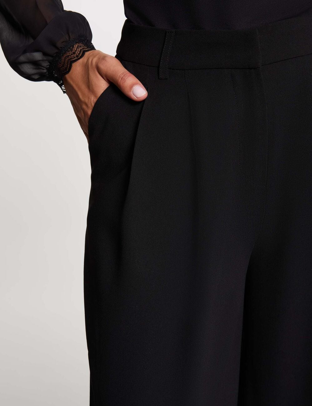 Pantal&oacute;n ancho de tiro alto negro mujer