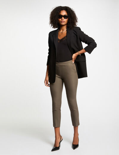 Pantalón cigarette estilo corto verde caqui mujer