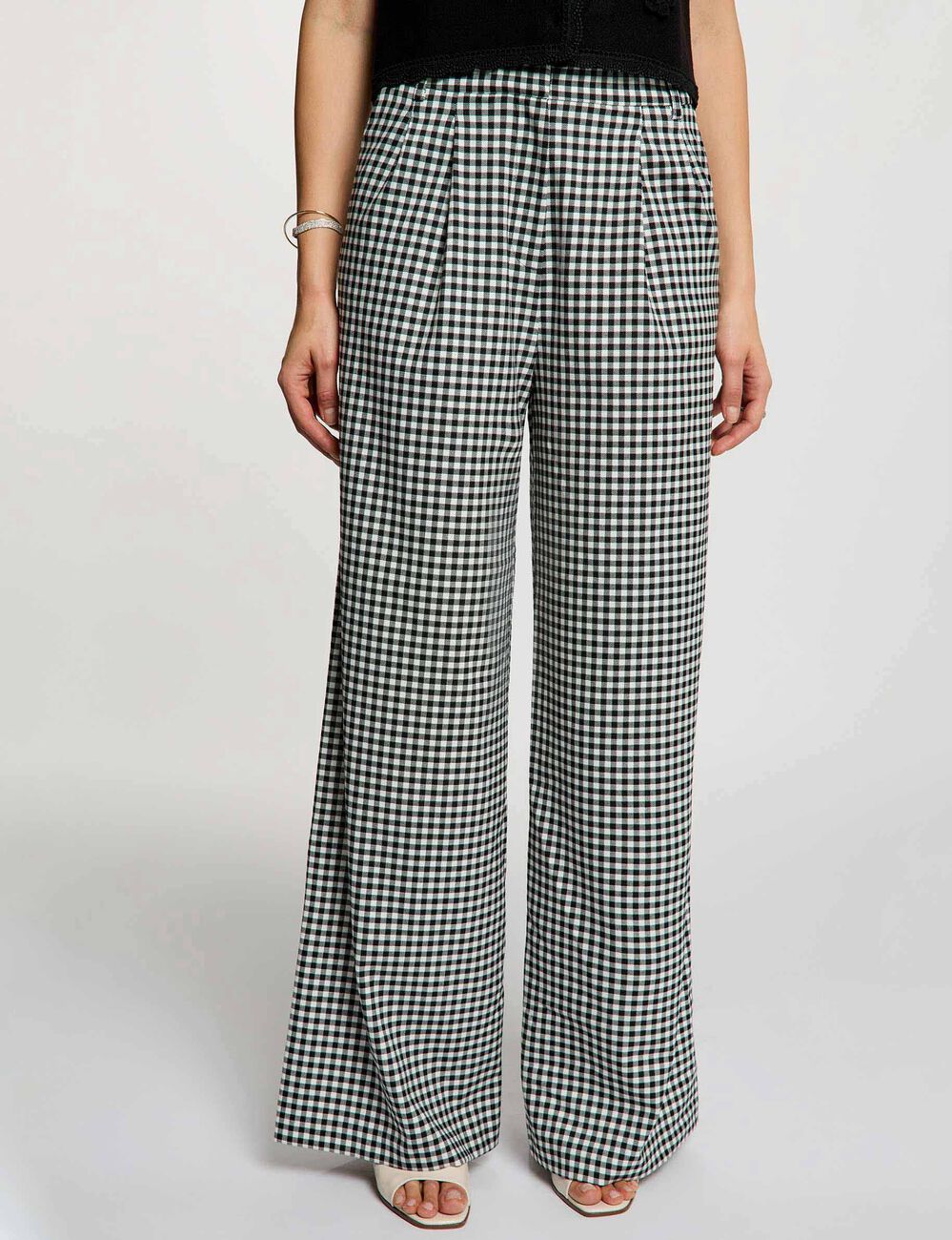 Pantal&oacute;n ancho con pliegues negro mujer