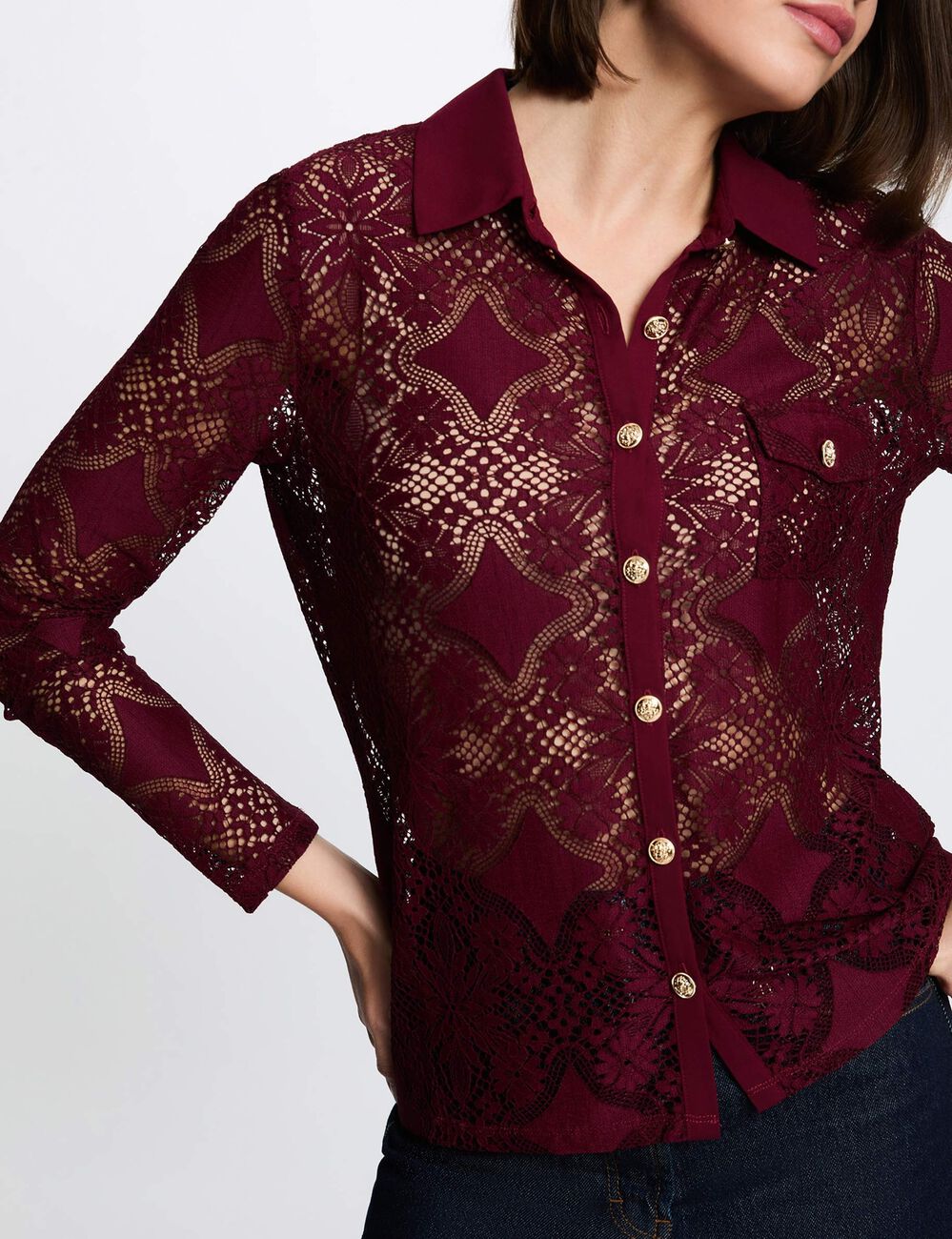 Camisa de encaje con cuello vuelto burdeos mujer