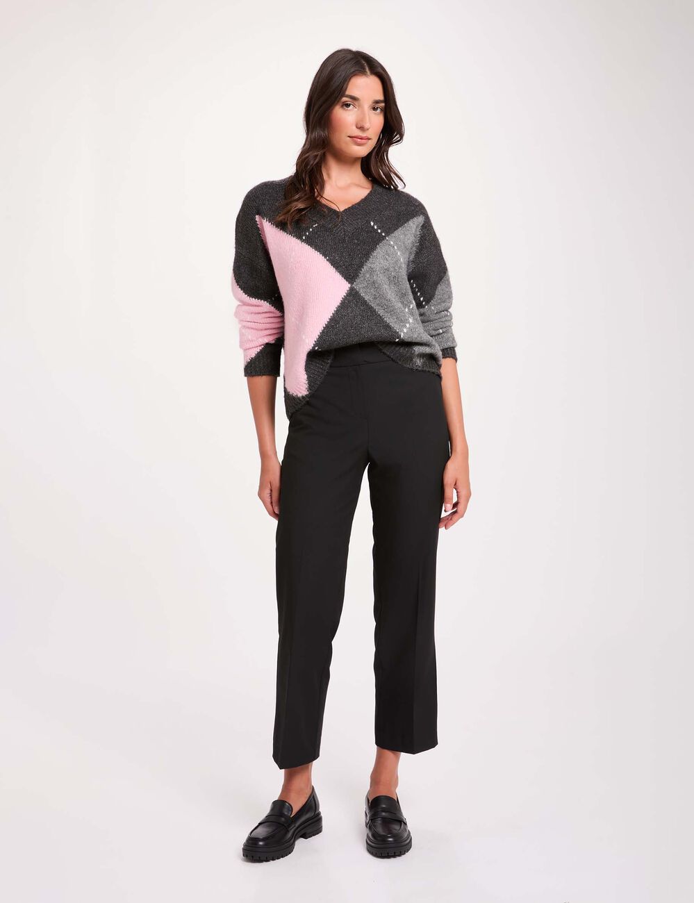 Pantal&oacute;n slim tipo cigarrillo negro mujer