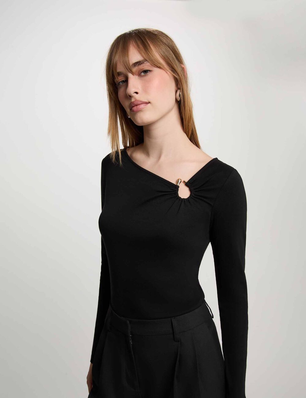 Camiseta escote manga larga negro mujer