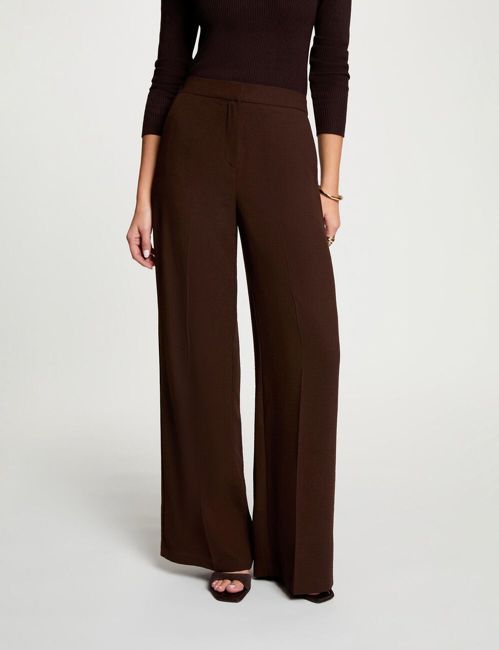 Pantal&oacute;n ancho y fluido marr&oacute;n oscuro mujer