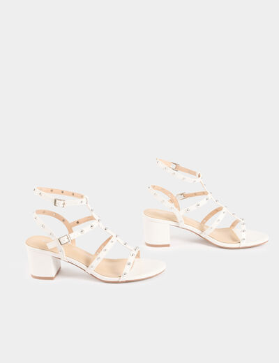 Sandalias de tacón y tachuelas blanco mujer