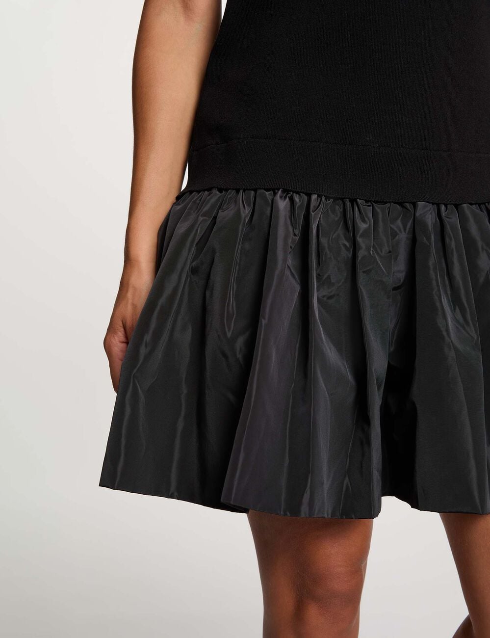 Vestido de punto mangas cortas negro mujer