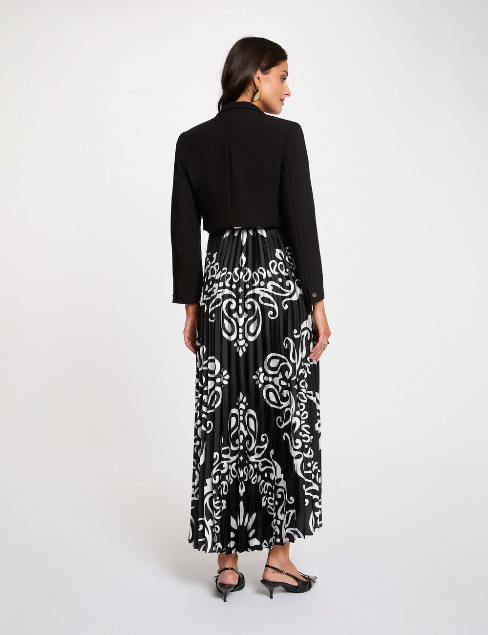 Chaqueta recta y corta negro mujer