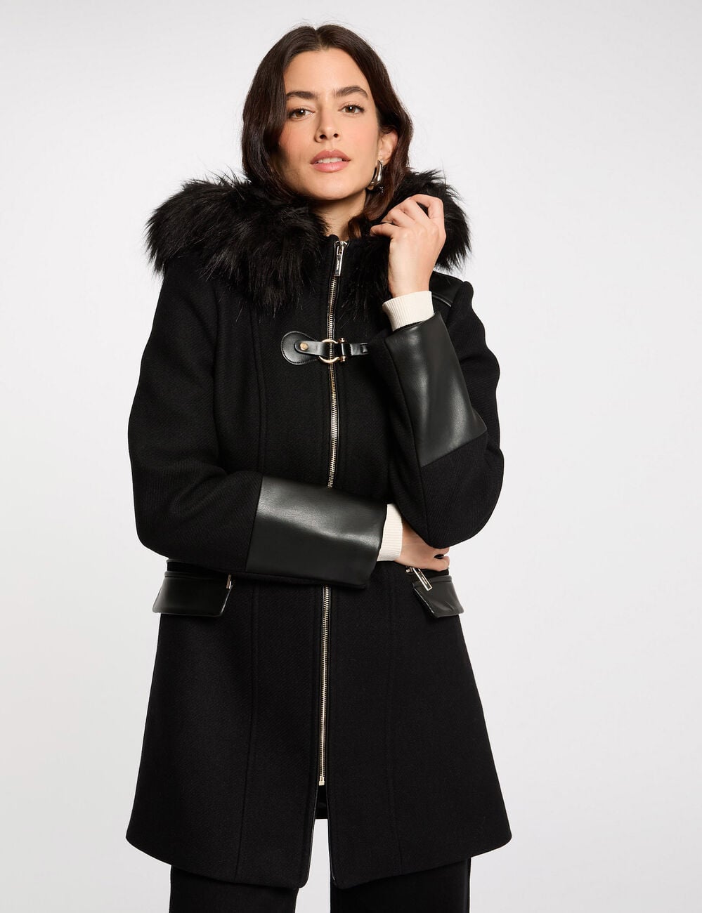 Abrigo de bucle con cuello alto negro mujer