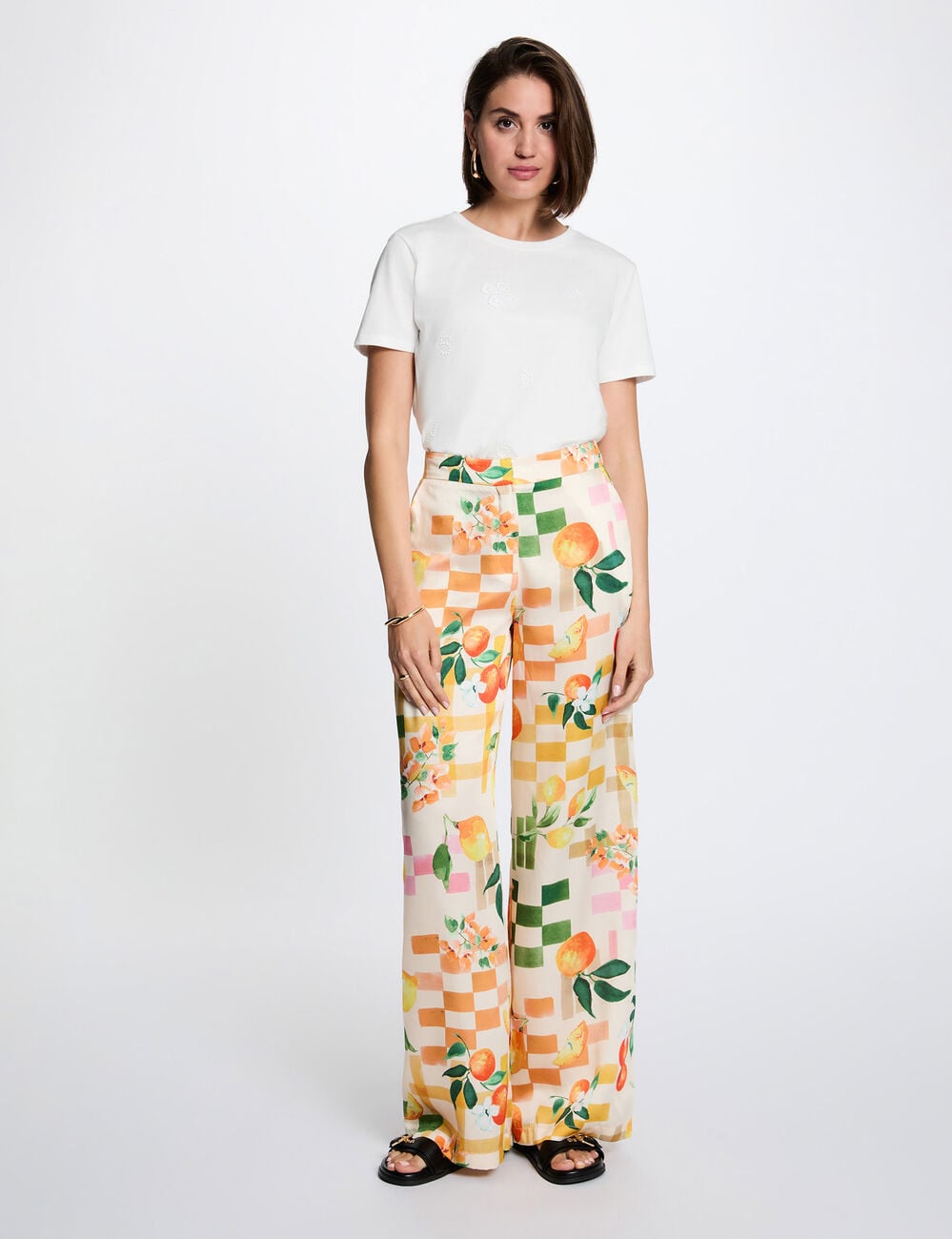 Camiseta bordada cuello redondo blanco mujer