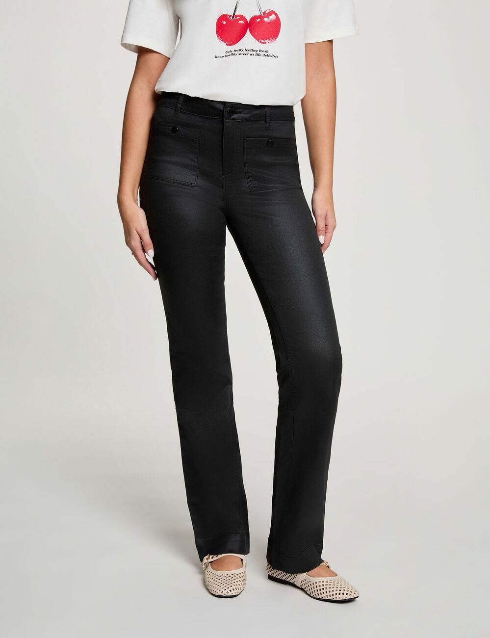Pantal&oacute;n bootcut encerado negro mujer