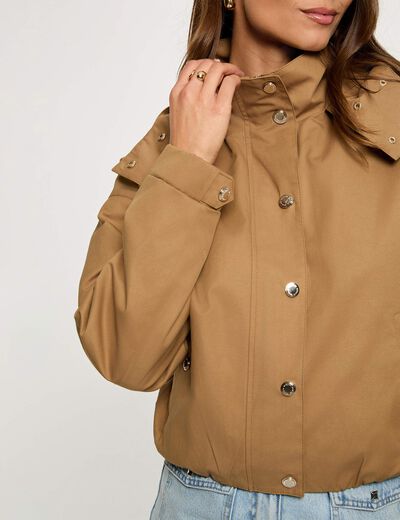 Chaqueta corta con cuello alto c&aacute;mel mujer