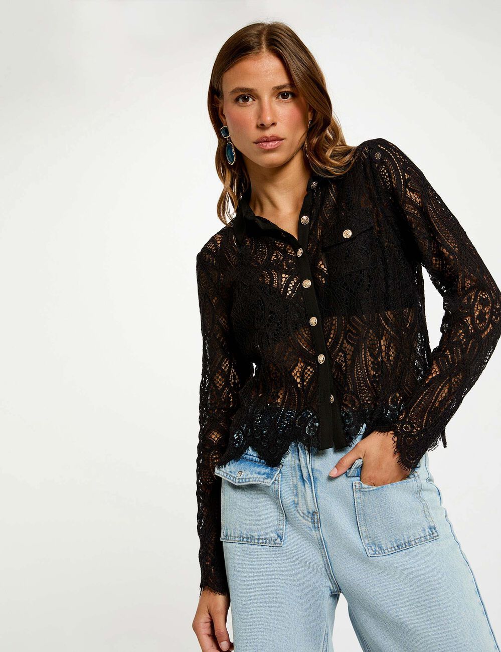 Camisa corta de encaje negro mujer