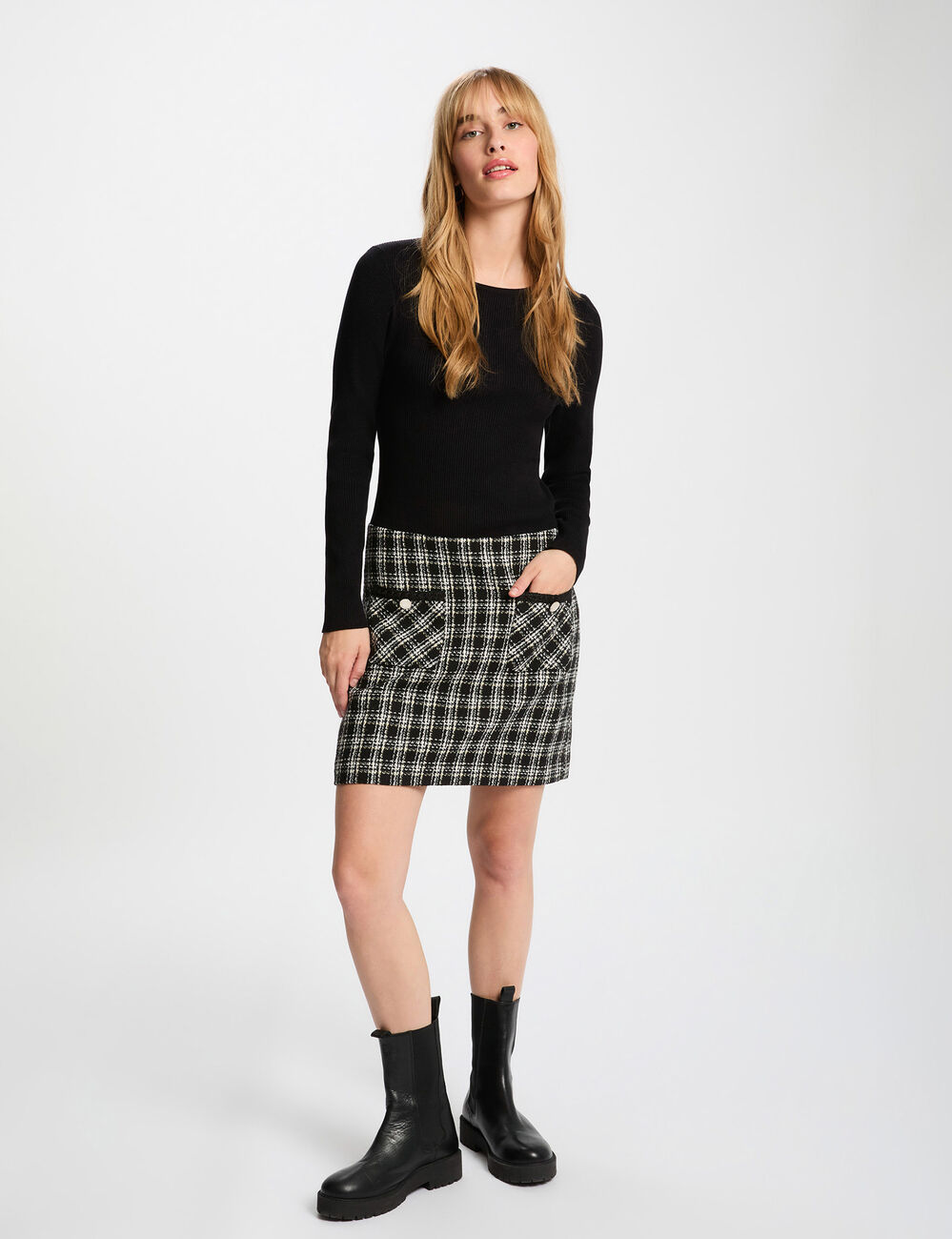 Vestido corto ajustado negro mujer